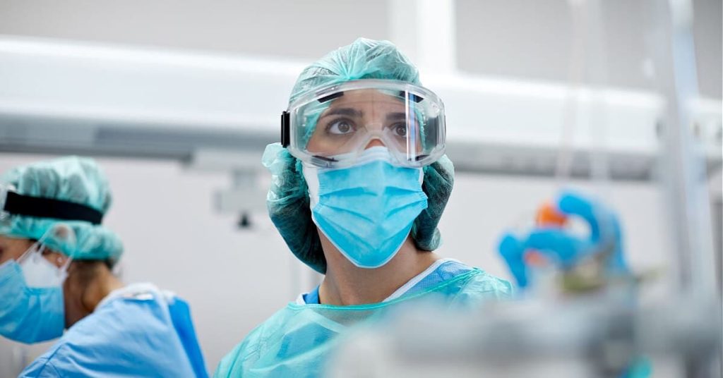 Medical professional working under COVID-19 conditions and restrictions.